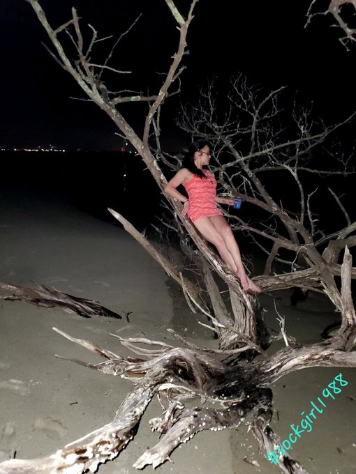 @sockgirl1988 chilling at the #beach #beachvibes https://t.co/ifjknMq4dE<a class="tags" href="/tag/sockgirl1988">@sockgirl1988</a><a href="/tag/beach"class="tags">#beach</a><a href="/tag/beachvibes"class="tags">#beachvibes</a>