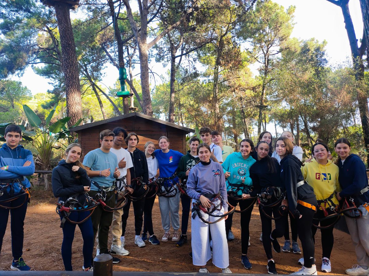 ciamariapuente's tweet photo. Ayer #diaespectacular en @aventuraamazonia en #marbella hoy nos toca pasar el último #diaenfamilia con nuestros #compañeros de #Lyon #semana llena de #experiencias y #AventurasInolvidables ¡NOS VEMOS MUY PRONTO! #CreAccion #erasmusplus @sepiegob https://t.co/2ZEXUI9UAY