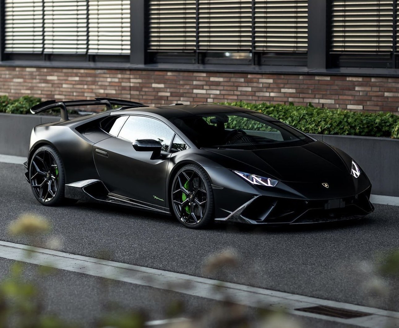 Lamborghini Huracan Matte Black lamborghini-huracan-matte-black