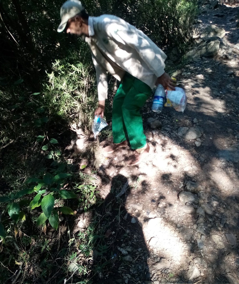ImranKhanIWMB's tweet image. Today cleanup drive at Trail 5 Margalla hills National park .
Please keep clean #MHNP #Trails
#saveNature
#savewildlife🐆🐻🐒🐿🦃🐾🐍