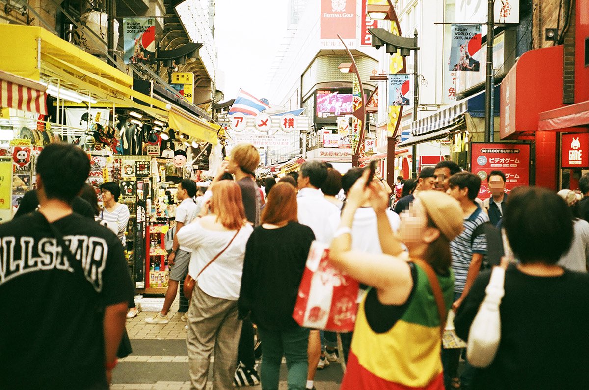 inao_toshiaki's tweet photo. WAIKIKI PHOTOGRAPH
in crowd , ueno japan
#ueno
#japan
#streetphotography
#streetsnap
#photography
#filmphotography
#filmcamera
#上野
#incrowd
#enuffznuff
#strength
#ストリートスナップ東京
#leicam5
#ライカm5
#フィルムカメラ
#leica
#ライカ
#waikiki_inc_photograph https://t.co/YmvQ01nK0E