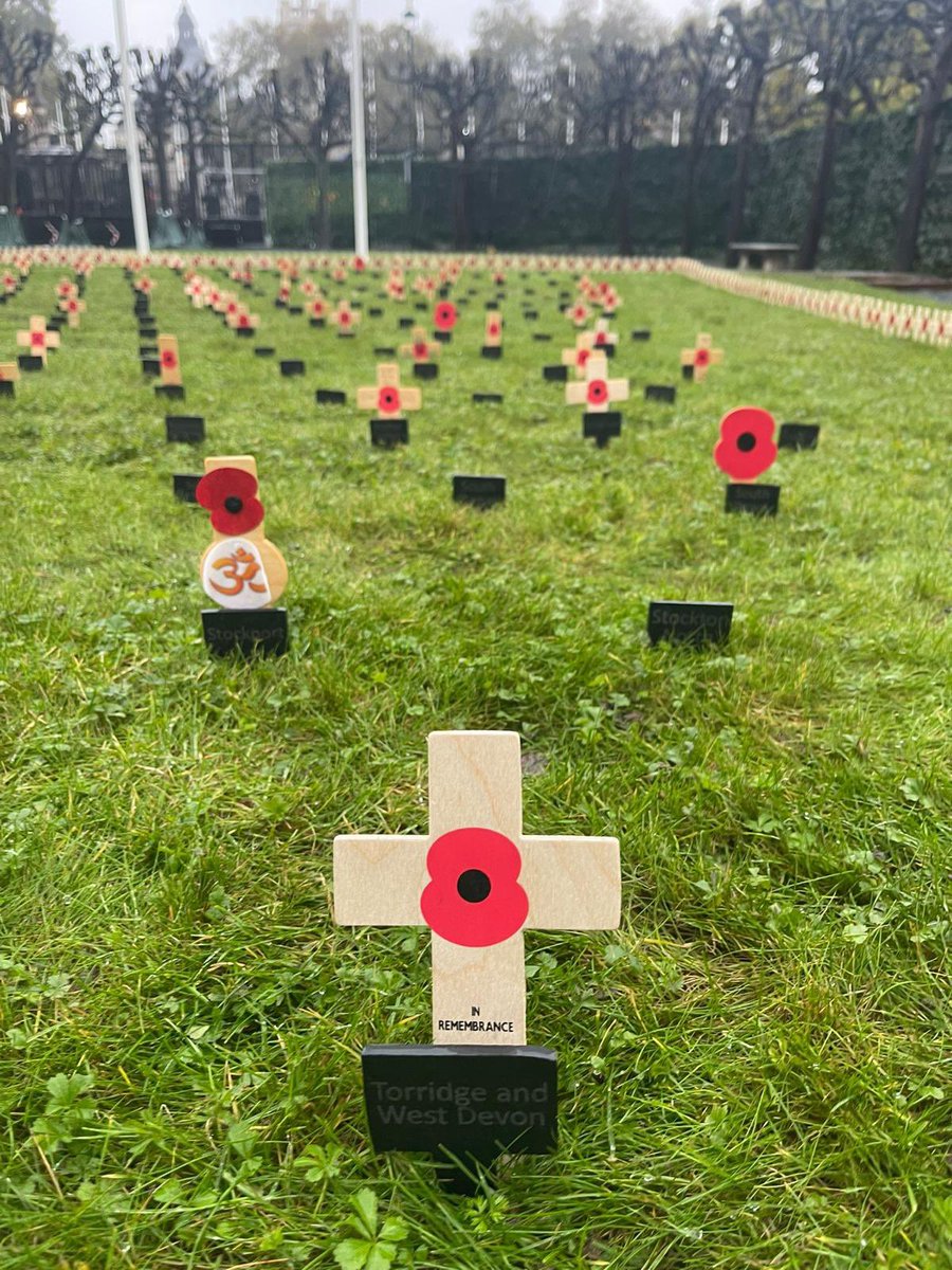 Proud to place a poppy cross again in Parliament's Remembrance Garden in memory of those from Torridge and West Devon who gave up their lives for their country. #WeWillRememberThem