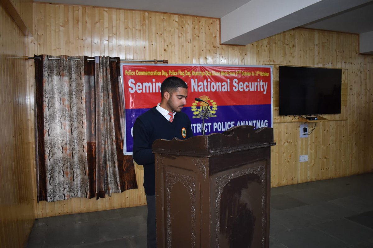 Junaidzhere's tweet image. A seminar on the topic &quot;National security&quot;was held at Army Goodwill Public school Pahalgam under Civic Action programme (CAP)  by Police Anantnag.
#Civicactionprogramme