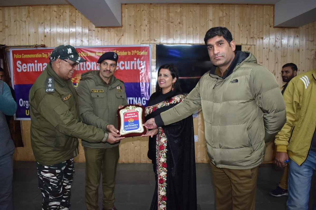 Junaidzhere's tweet image. A seminar on the topic &quot;National security&quot;was held at Army Goodwill Public school Pahalgam under Civic Action programme (CAP)  by Police Anantnag.
#Civicactionprogramme