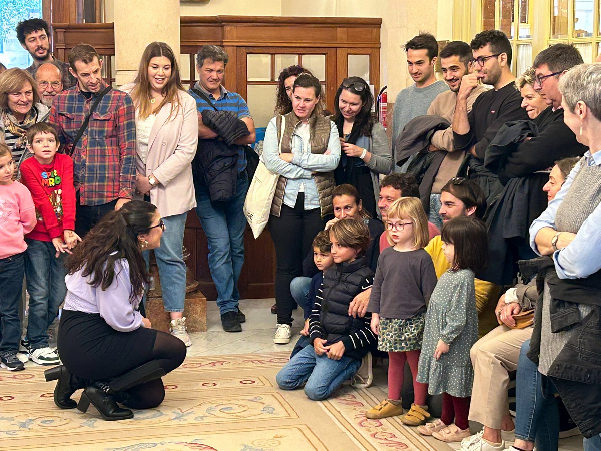 ParlamentIB's tweet photo. Avui dematí el @ParlamentIB s’ha omplert de comèdia per veure les 🎭visites teatralitzades dins el marc de l’activitat #OpenFamily de l’@OpenHousePalma.
A partir d’avui horabaixa i fins demà podeu gaudir de l’edifici amb les rutes guiades que vos hem preparat.
Vos esperam! https://t.co/f4uWWFgqYl