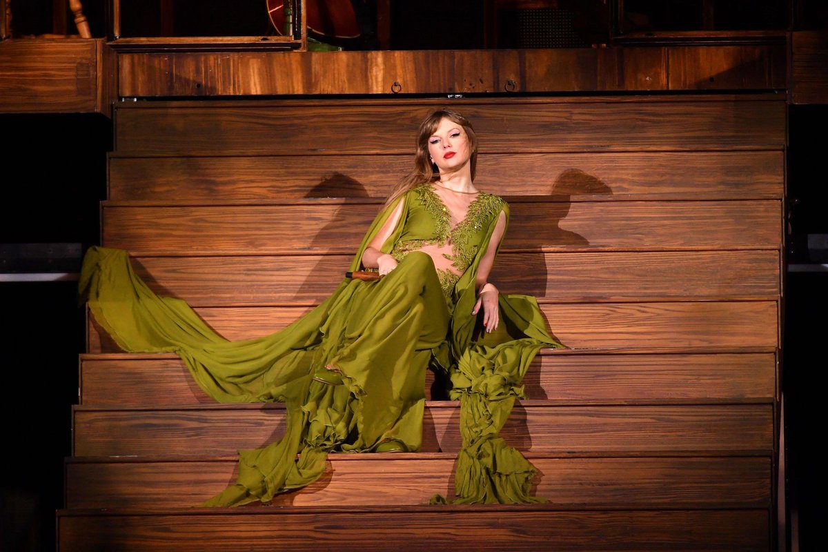 Waiting this day like…🏃🏼‍♀️Quién está listo para la noche 2?  #BuenosAiresTSTheErasTour #TSTheErasTour 

📸: Marcelo Endelli // <a href="/GettyVIP/">Getty Images Entertainment</a>