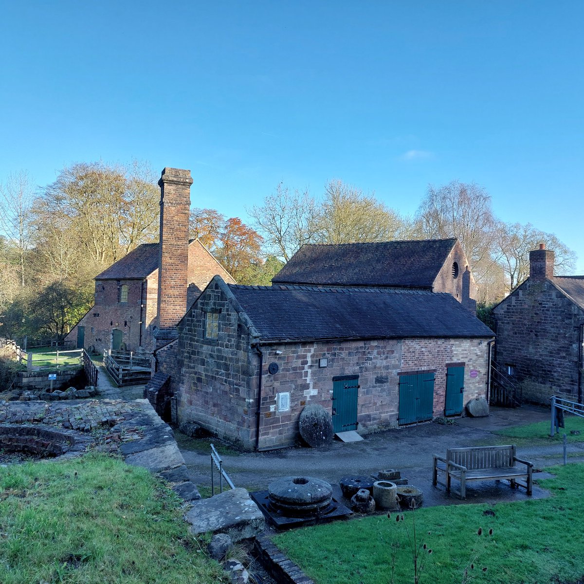 That'll do nicely and moored up by a big piece of Cauldon Canal history 😁
#narrowboatliving #CanalLife #narrowboatlife #caldoncanal #CauldonCanal #floatmyboat #LifesBetterByWater #boatsthattweet #boatsofinstagram #industrialhistory