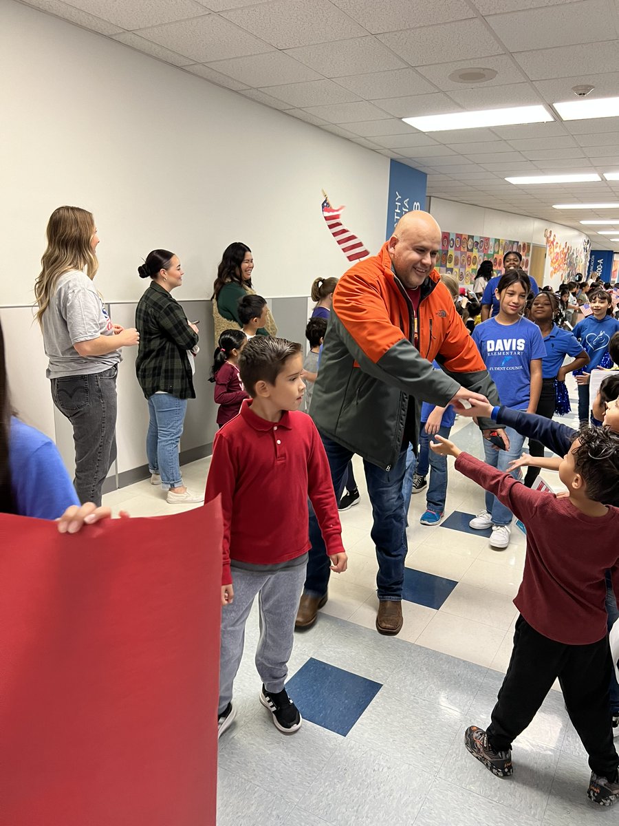 We 💙 our Veterans! Thank you for your service, and thank you for joining us so we could celebrate you! <a href="/CFBISD/">Carrollton-Farmers Branch ISD</a> #VeteransDay