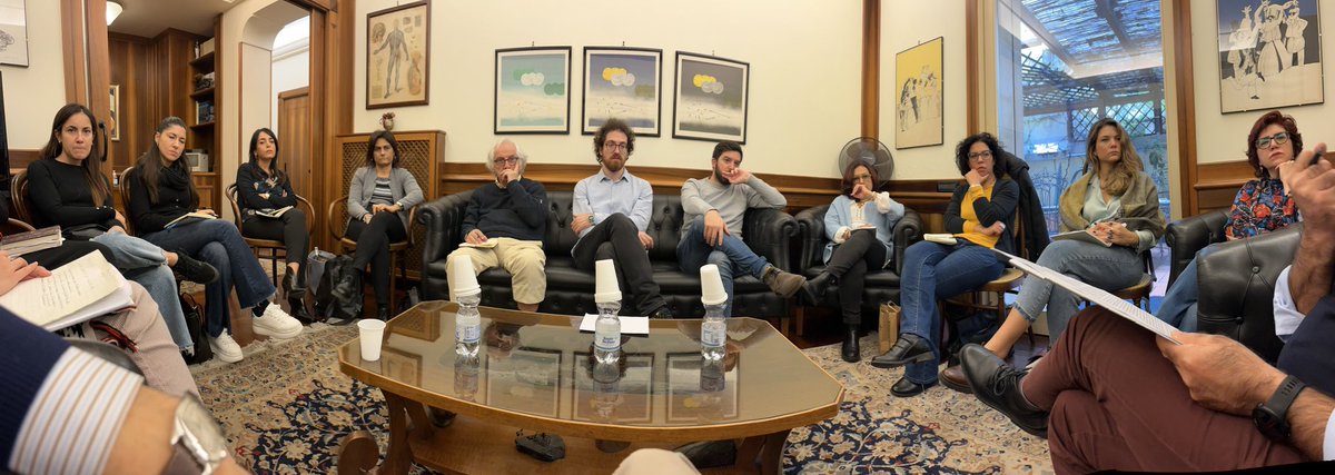 AUTUNNI PSICOANALITICI VII edizione
Ultima giornata

Oggi con l’ottimo Luigi Cabua abbiamo chiuso la settima edizione. Identificazione adesiva e lotta-fuga come elementi di coagulazione identitari nei gruppi e nei singoli.
#autunni23 #salerno #psicoanalisi #psicologia