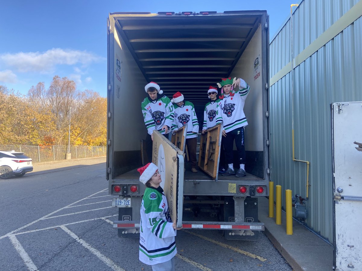 Pelham Panthers hard at work unloading toys for Santa!!