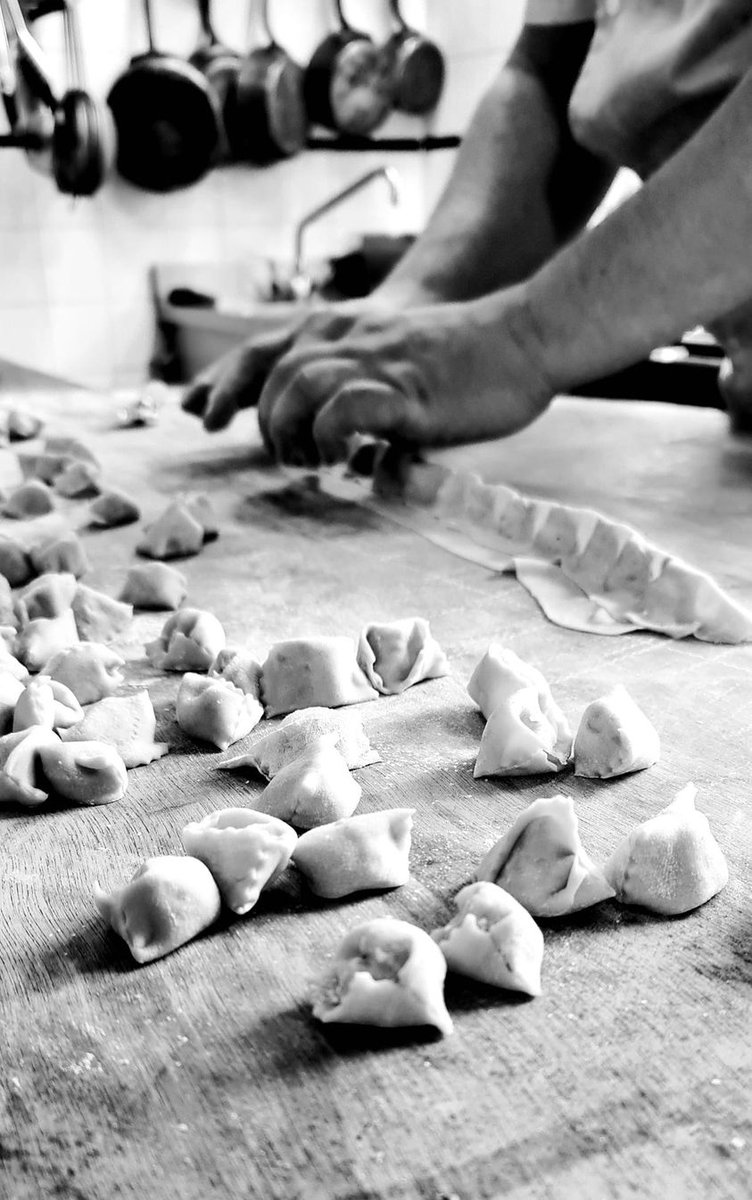 Unieke avond op zaterdag 18 nov. Aan tafel met drie Duitse wijnboeren uit Nahe met hun prachtige wijnen en verhalen + 6 gangen all-in à €119,50
reserveren via info@piloersema.nl of piloersema.nl