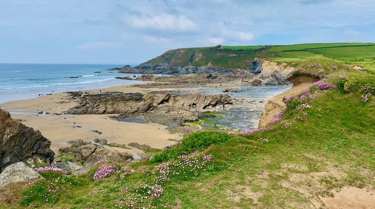 Dollar Cove is a picturesque cove on the Lizard Peninsula in Cornwall. This lovely spot is surrounded by plenty of rocks but also has patches of sand to sit on, making it a perfect place to relax and soak up the sun.

For more details click here… freemapsofcornwall.co.uk/our-directory/…
