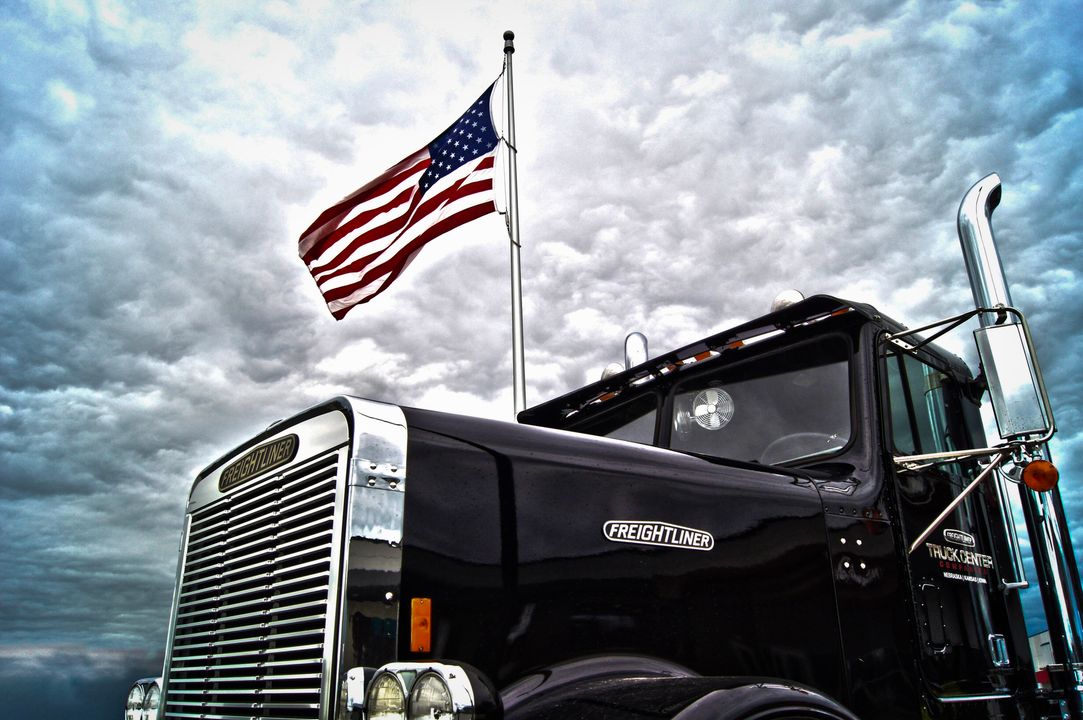 We're proud to honor the heroes who have served this nation. Our deep gratitude goes out to all our veterans. #VeteransDay Thanks @truckcentercomp for the photo!