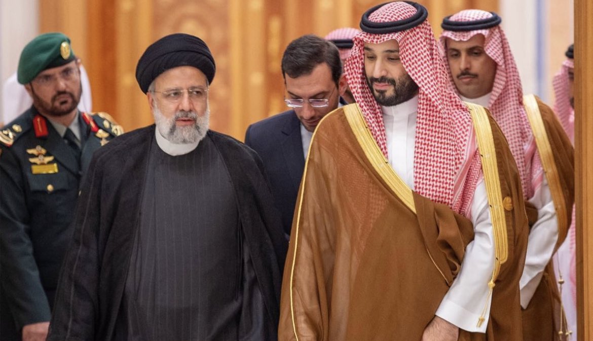 لقاء سموّ سيدي #ولي_العهد رئيس مجلس الوزراء الأمير محمد بن سلمان بالرئيس الإيراني إبراهيم رئيسي 🇸🇦🇮🇷.
#قمة_عربية_إسلامية_بالسعودية 
#قمة_التضامن_مع_فلسطين
دیدار والاحضرت ولیعهد و نخست وزیر محمد بن سلمان با ابراهیم رئیسی رئیس جمهور ایران 🇸🇦🇮🇷. #اجلاس_اسلام_عربی در عربستان سعودی