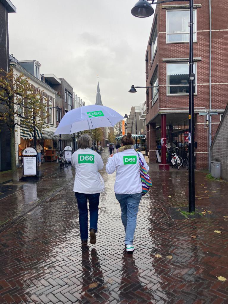 Onder moeders paraplu.
Gewoon gaan!
#ingesprek