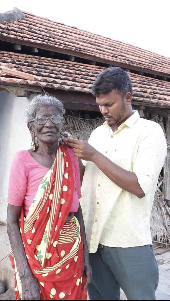 Beauties of Ramnad❤️

The ornament that they are wearing on their ears is Thandatti. This exquisite ornament holds rich traditions and timeless values! ✨ There is also a Tamil movie 'Thandatti' which depicts the story around Thandatti, read about Thandatti on Google and discover…