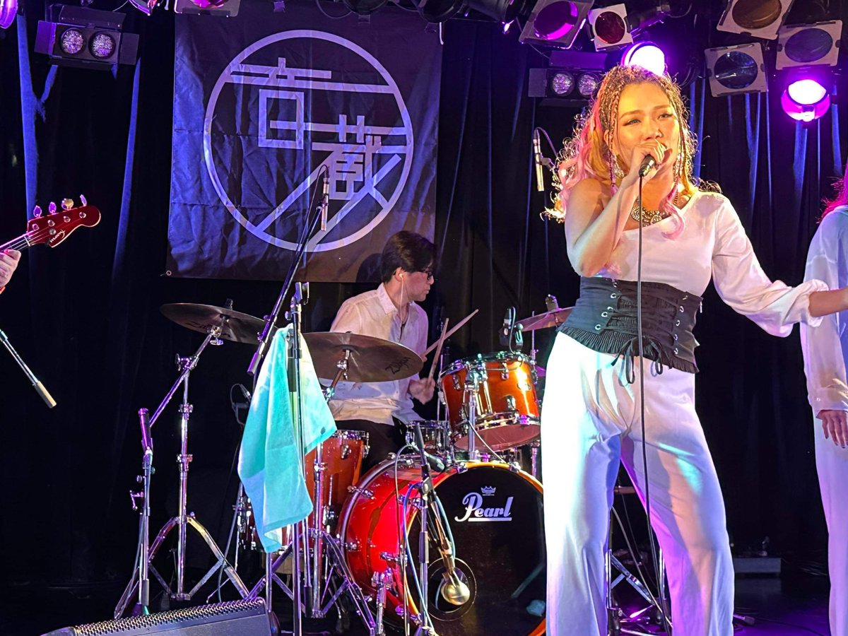 yanagiyuuki's tweet photo. 2023/11/11(sat)
Otogura Circuit Fes 2023
「Singer J Band」

あっという間の30分一本ステージでした！

駆けつけてくれたみなさんありがとうございました🎶

#otogura #fes #singerj #yuu #筒井進吾 #松本春樹 #清水亮 #柳佑樹 #大阪 #梅田 #bananahall https://t.co/3ps7YAgkbR