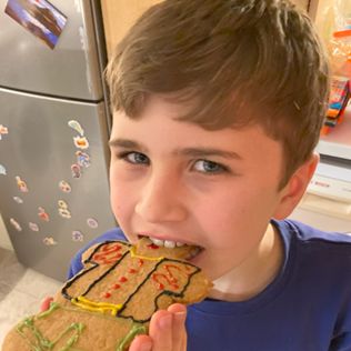 LancingPrepWthg's tweet photo. Cody in Year 6 responded to an open-ended history task over half term.
He baked Henry Vlll and his six wives in gingerbread. Anne Boleyn and Catherine Howard are both depicted with severed heads; Cody exacted his revenge on Henry Vlll by eating his head first!
#historyproject https://t.co/V4pqPV2HrR