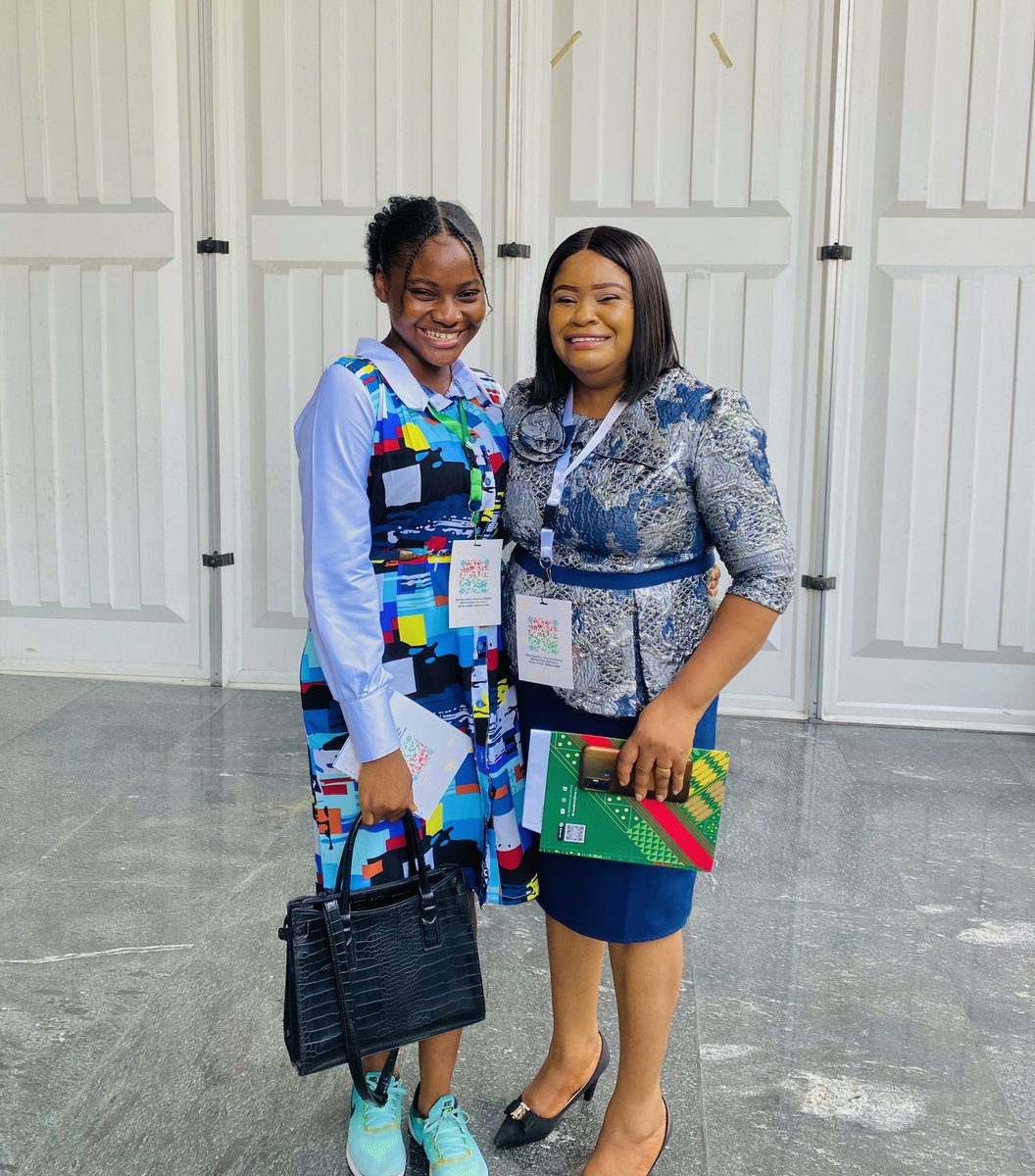OziohuGrace's tweet image. One of our Esteemed speakers 
Dr Linda Oghenekaro : AI and the Future of Cyber Security in Guarding the Digital Realm
Met a Front end developer @Code_Divine 
My Big Sis in Tech @Omofumike 

@gdgcloudph 
#DevFest #DevFest2023 #DevFestPH2023 #gdgcloudph #DevFestPortHarcourt