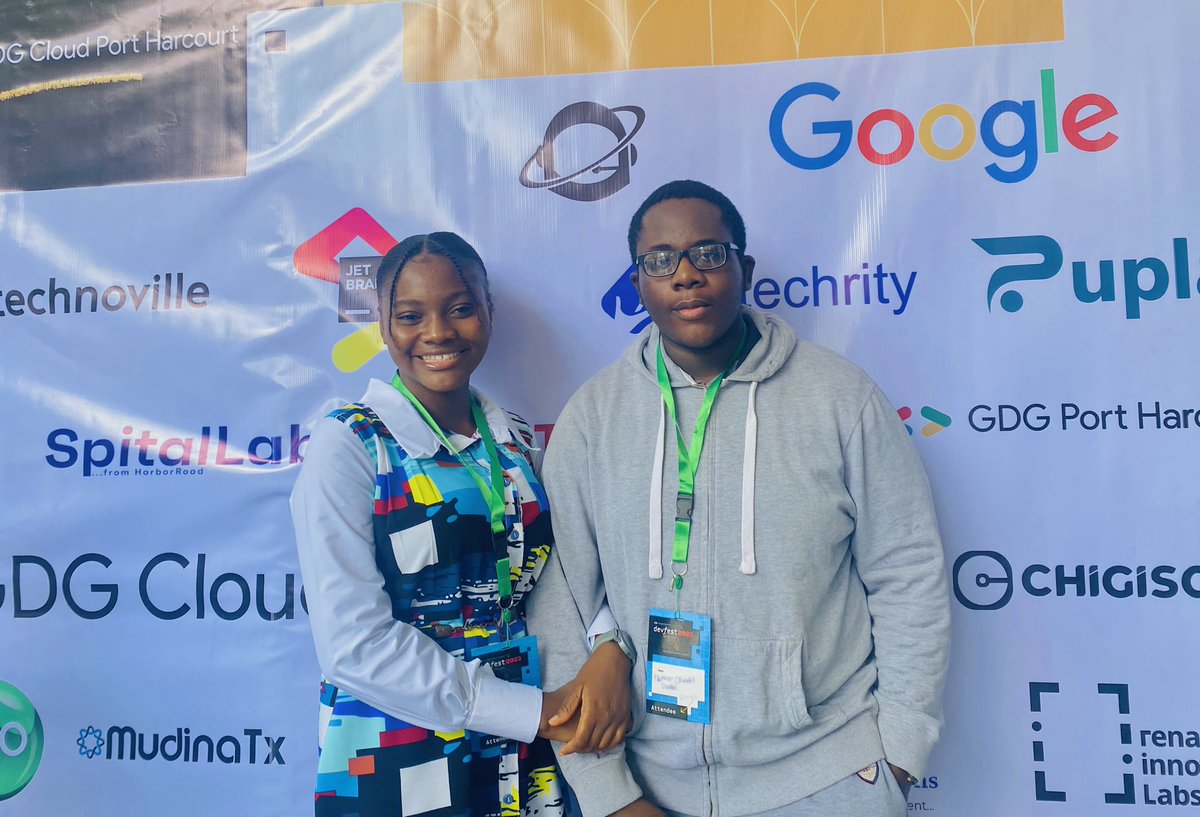 OziohuGrace's tweet image. One of our Esteemed speakers 
Dr Linda Oghenekaro : AI and the Future of Cyber Security in Guarding the Digital Realm
Met a Front end developer @Code_Divine 
My Big Sis in Tech @Omofumike 

@gdgcloudph 
#DevFest #DevFest2023 #DevFestPH2023 #gdgcloudph #DevFestPortHarcourt