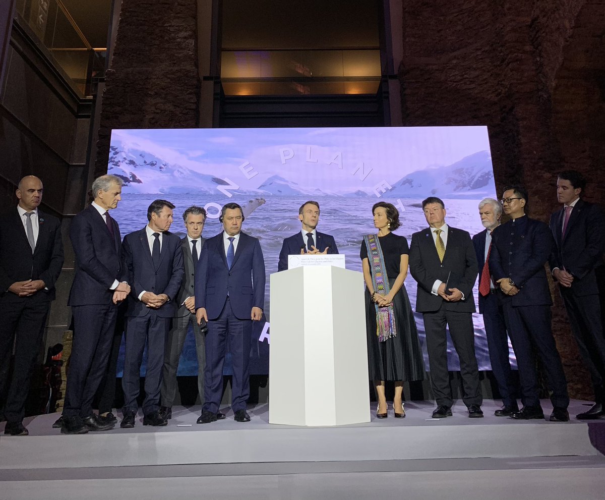 Discover:
🤝 the Paris Call for #Glaciers and #Poles
💡the attached scientific report on the #cryosphere
📄 the civil society recommendations
&amp;
▶️ watch the high-level segment of the #OnePlanetPolarSummit 

👉 bitly.ws/UrSK