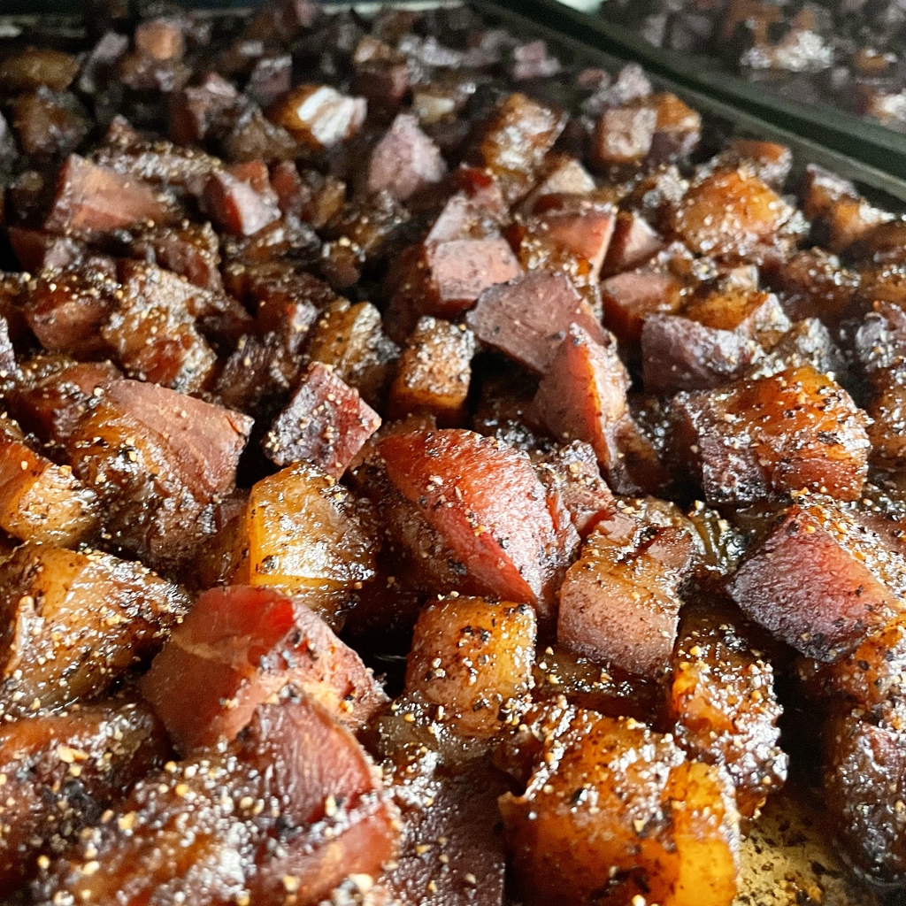 new #LimitedReleases dino turkey drumsticks w/brown-butter bourbon glaze, foie gras mousse w/persimmon-apricot-vermouth gelee, applewood bacon #BurntEnds, #NovemberNights sampler save $4+

shop.smokinggoose.com or walk-in Sat 9am - 4pm 411 Dorman St Indy 46202 free parking lot