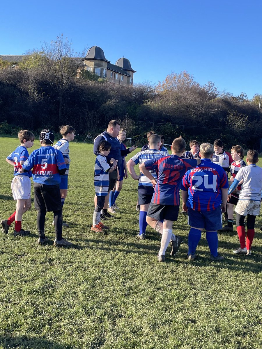 School of rugby ⁦@CashBackScot⁩ in full flow down at🌞 Leith this morning. Well done everyone involved. Great games to watch and some great skills on show. Brilliant to see the development ⁦@leithacademy⁩ ⁦@Leithpe⁩ ⁦@LeithRugby⁩ ⁦@LeithHawks_⁩