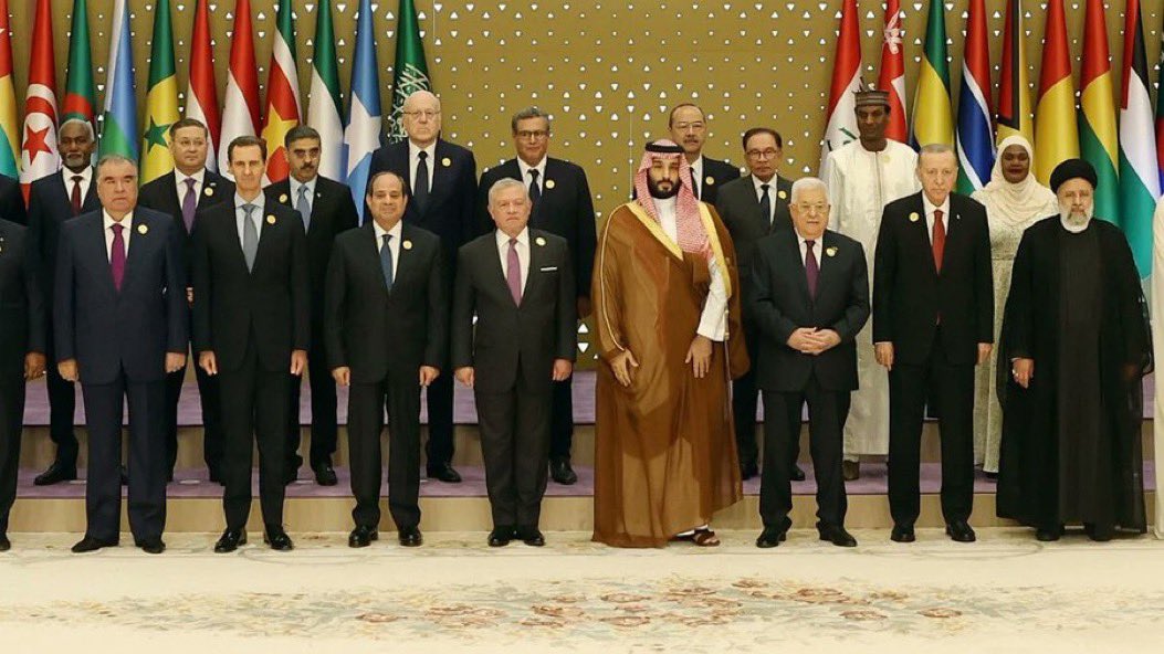 atalay_osman's tweet image. Suudi Arabistan 8. Olağanüstü “İslam Kınama Zirvesi'nde “trajik olan 
Sisi nin varlığı idi.
Utanmadan Gazze diyor.

#Mursi Bu gün hayatta olsaydı zirve nin konusu başka olurdu.