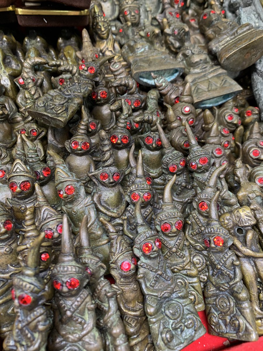 閲覧注意】今日は呪物市場に行って、胎児のミイラ化したお守り