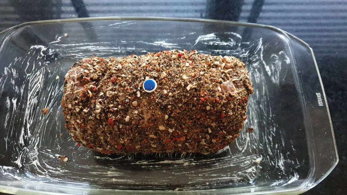 Daar gaat de Porchetta. 2 uur in de oven op 180 graden. #Lidl