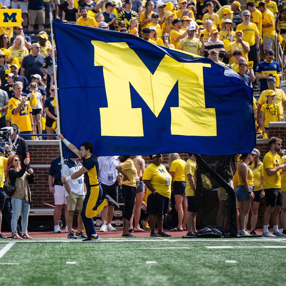 UMichAthletics's tweet photo. Road warriors today. Let's go. https://t.co/DLkHaZWShK