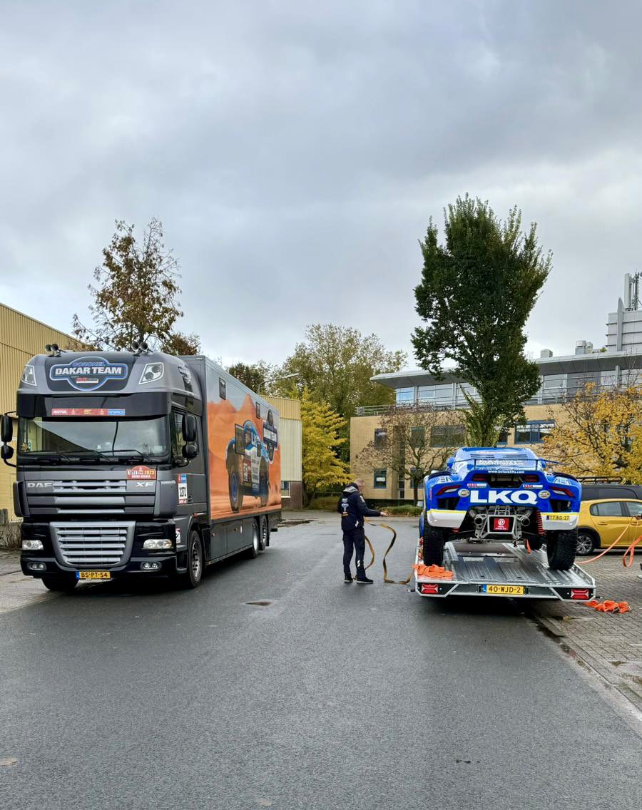 TimCoronel's tweet photo. En route #dutchdakar #preproloog event for our fans tomorrow E3 strand #Eersel 
tickets? https://t.co/CqlLKCEI0m https://t.co/eQZxn5YVCv