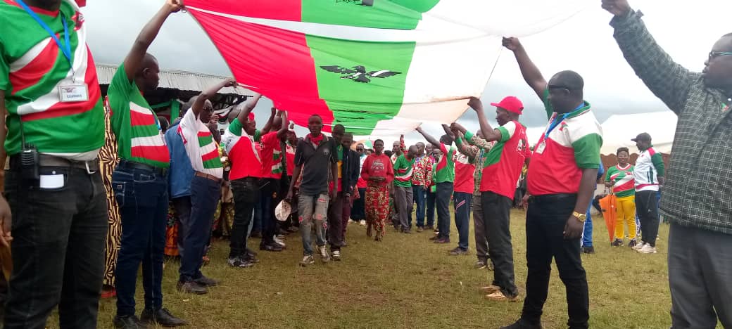 CnddFddButanyer's tweet photo. Abanywanyi bashasha 527 abenshi muribo bavuye muri @BurundiCnl,nibo bahejeje kwakirwa n'umunyamabanga wa @CnddFdd muntara ya #Butanyerera murukurikirane rw'ingendo arimwo mumakomine 8 ayigize.Hari kuyu wa 11/11/2023 murugendo yakoreye muma komine ya Ngozi na Muhanga
@R_Ndikuriyo https://t.co/WldYiGIn2p