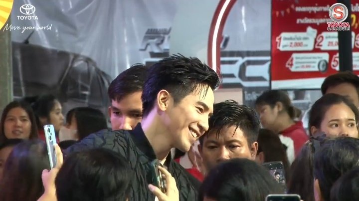 anne12spp's tweet photo. ลุงเค้าน่ารักกับแฟนๆ ของเค้าเสมอ แล้วดูรอยยิ้มลุงจิ
#popezaap https://t.co/j6Rz4OKZZ7