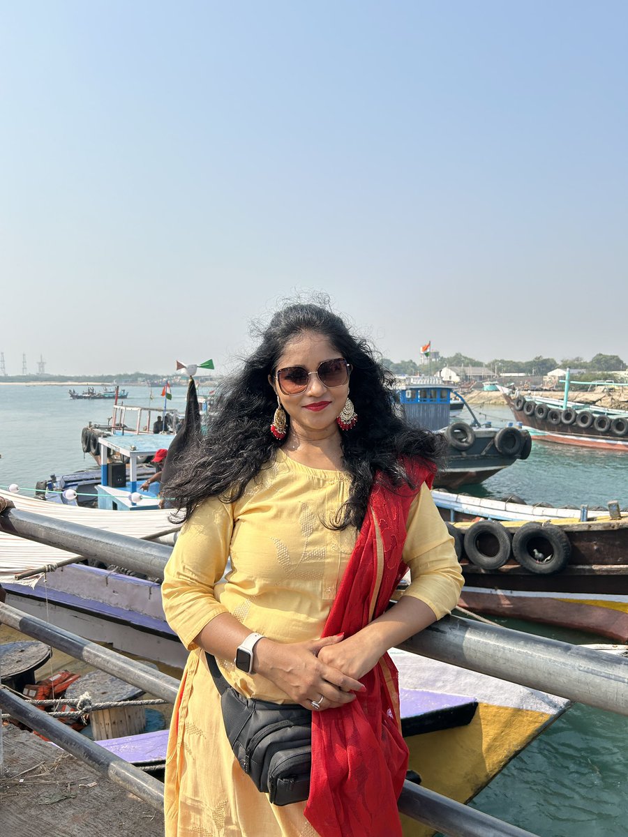 आप सभी को दीपावली की ढेरों शुभकामनाएं 🙏🙏 

At Bet Dwarka, an inhabited island at the mouth of the Gulf of Kutch, situated near coast of the town of Okha, Gujarat…
.
.
.
#BetDwarika #betdwarkagujrat♥️ #betdwarka #ShwetaJayaTravelVlog #shwetajayapandey #OkhaPort