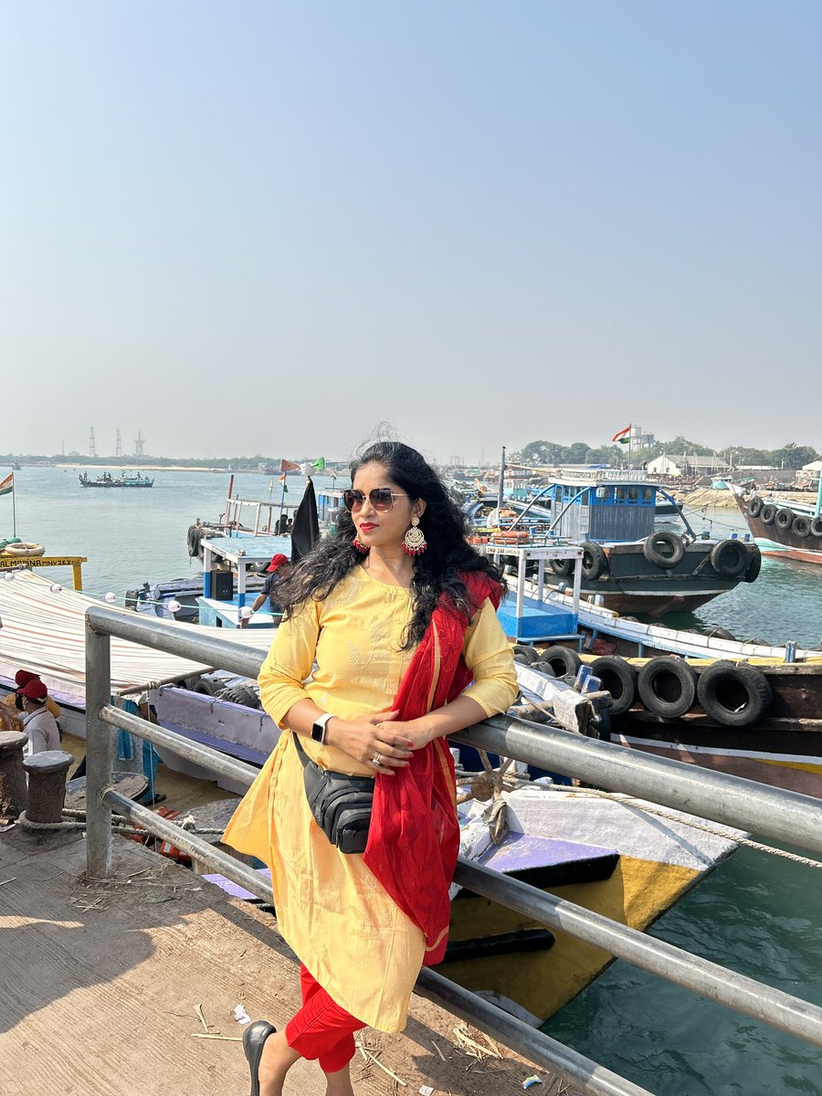 Shweta__Jaya's tweet photo. आप सभी को दीपावली की ढेरों शुभकामनाएं 🙏🙏
At Bet Dwarka, an inhabited island at the mouth of the Gulf of Kutch, situated near coast of the town of Okha, Gujarat…
.
.
.
#BetDwarika #betdwarkagujrat♥️ #betdwarka #ShwetaJayaTravelVlog #shwetajayapandey #OkhaPort https://t.co/Fj3iFfPZZK