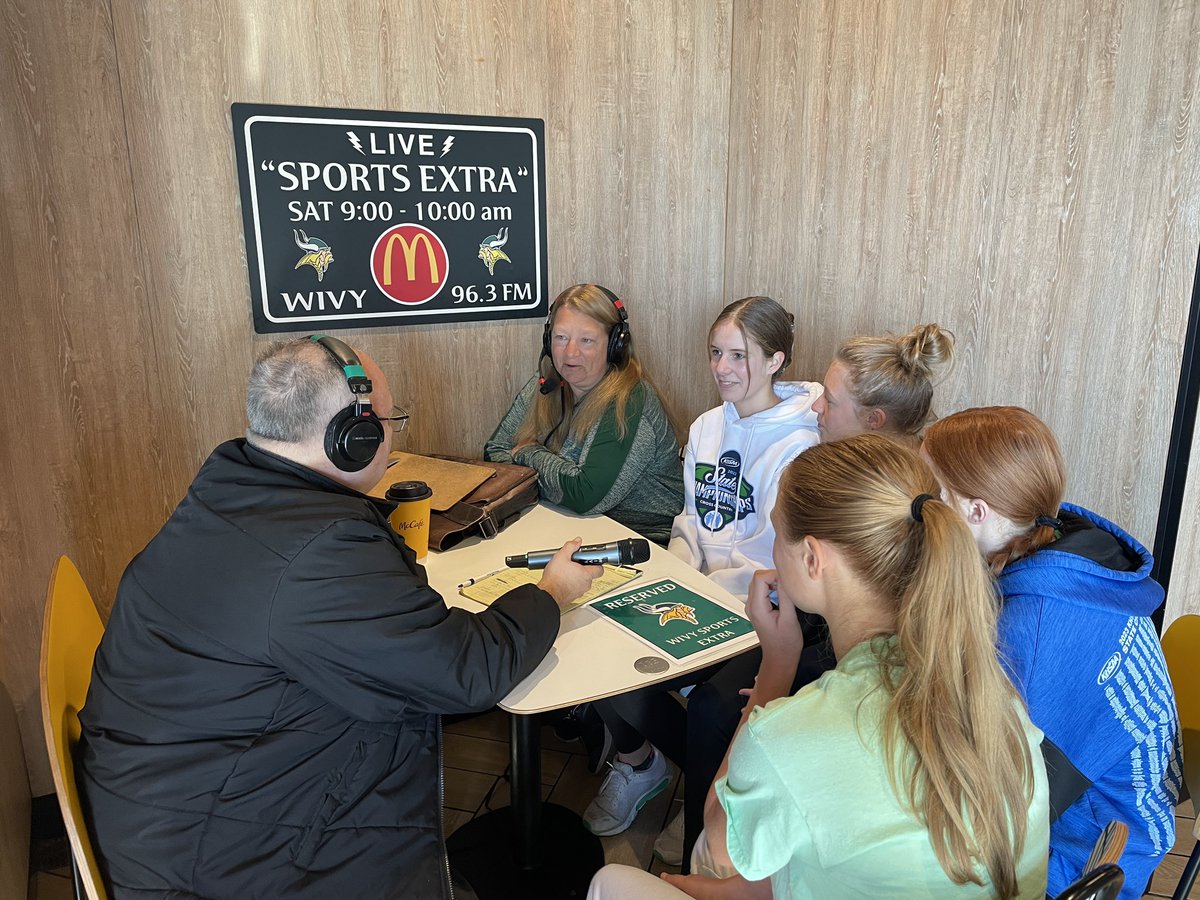 BrandyCarver's tweet photo. Good morning from the #WIVY Saturday Morning Sports Extra! @rlstacy1 @RowanCoXC @rc_vikings #rcshscheer #rcLEAD #teamrowan💚 #itsagreatdaytobeaviking https://t.co/cittixYoEr