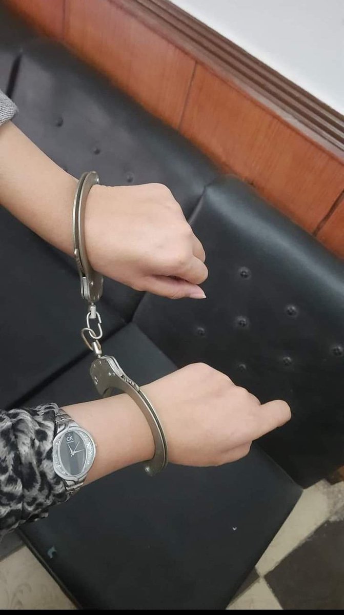 _ يافندم دي قضيه بسيطه وهناخد براءة 

* انا و الموكل بعد المرافعه *