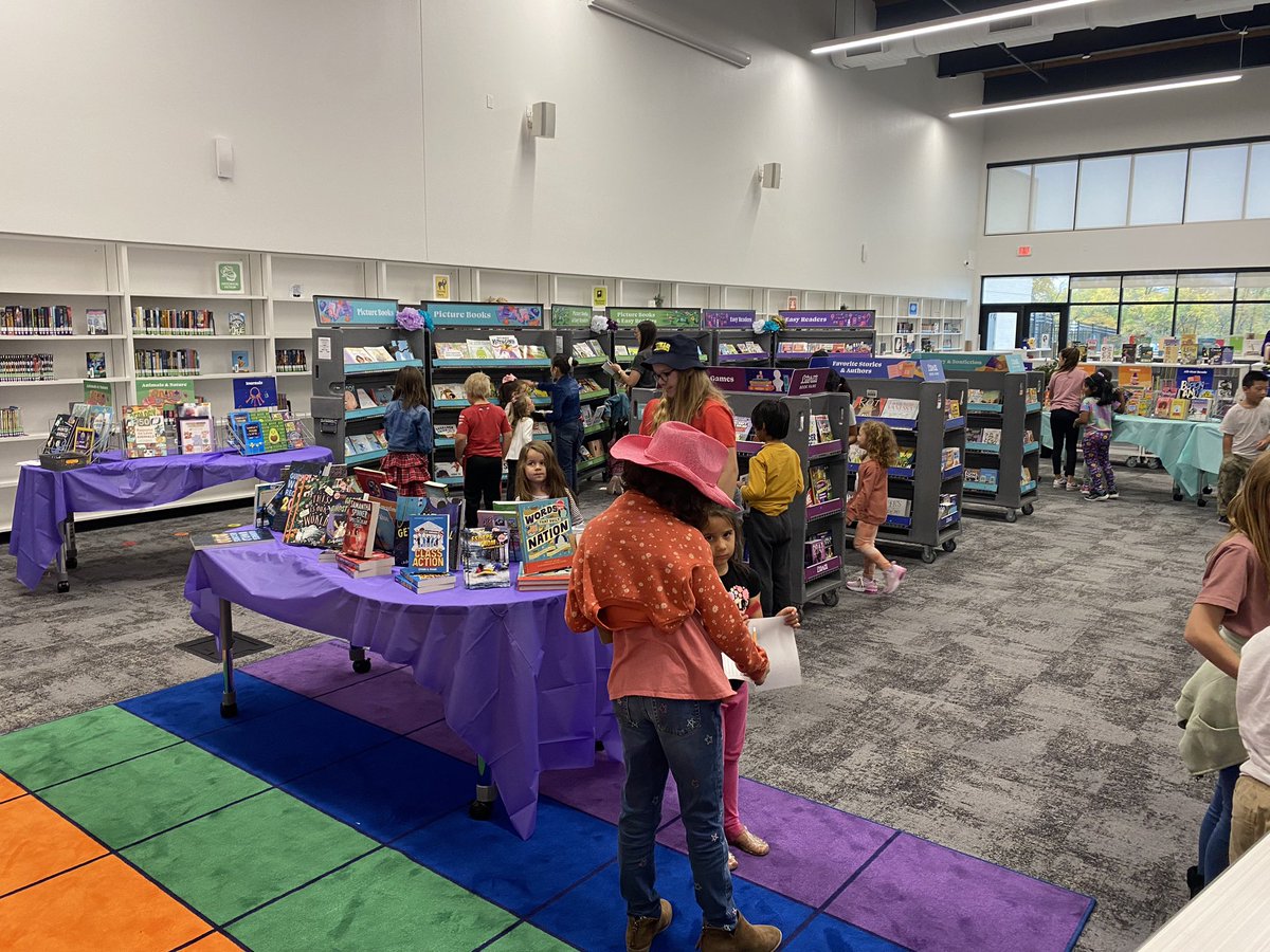 jeneckert11's tweet photo. Loved seeing all of our Cardinals preview the book fair! #SumeerSoars #SECardinals https://t.co/3fkEq9fT9Y