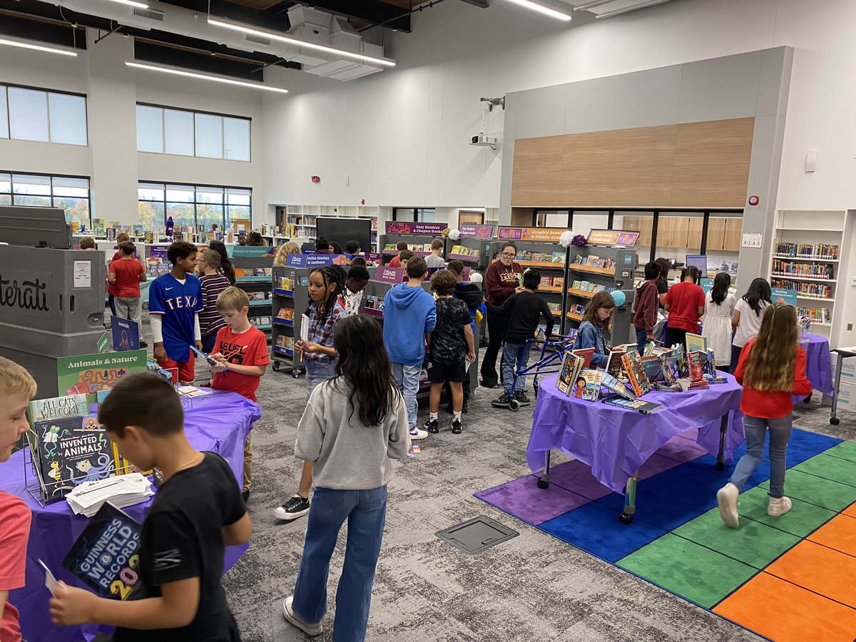 jeneckert11's tweet photo. Loved seeing all of our Cardinals preview the book fair! #SumeerSoars #SECardinals https://t.co/3fkEq9fT9Y