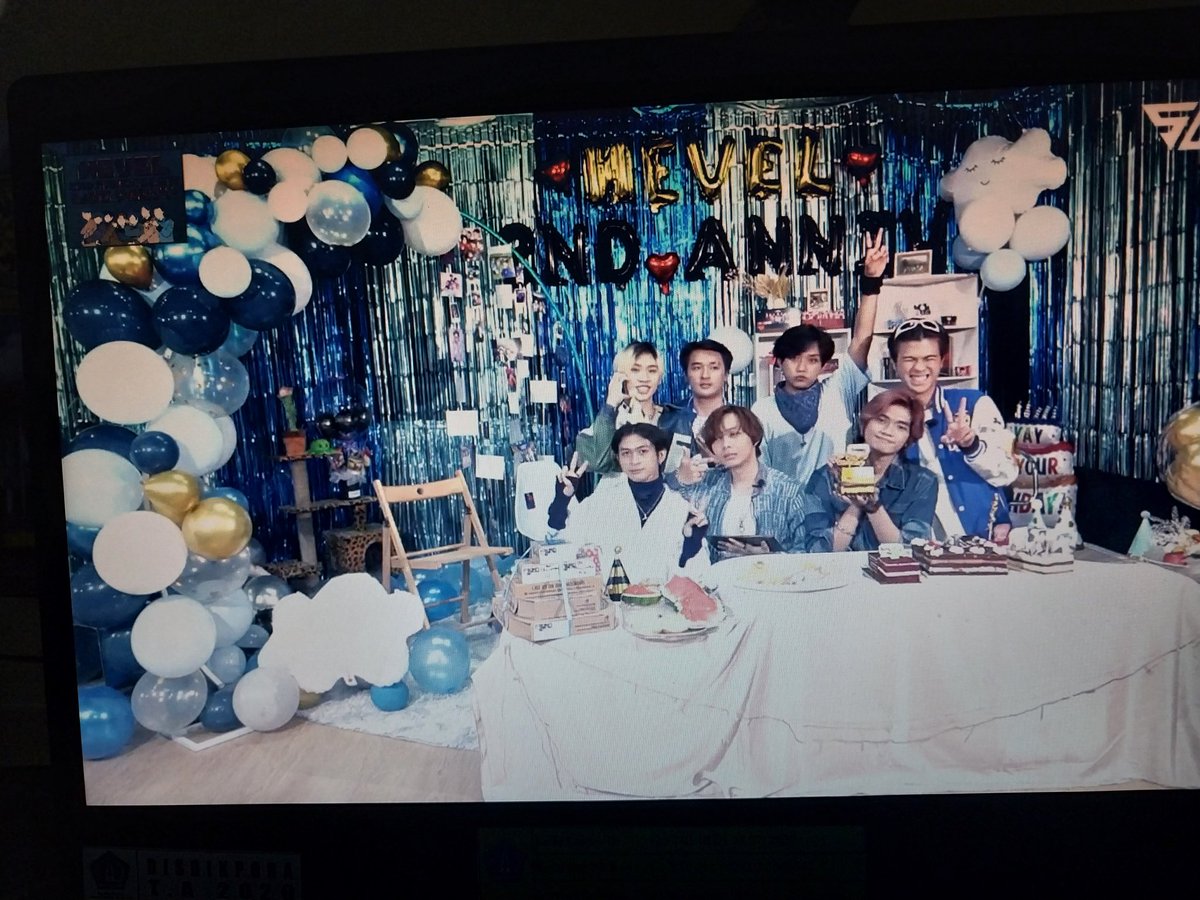 onlyouchnce's tweet photo. Happy Anniversary sekali lagi buat kaliannnn🥳💞

 #NEVEL2ndAnniversary #NEVEL2OURNEY https://t.co/fQ2vVAQc7N