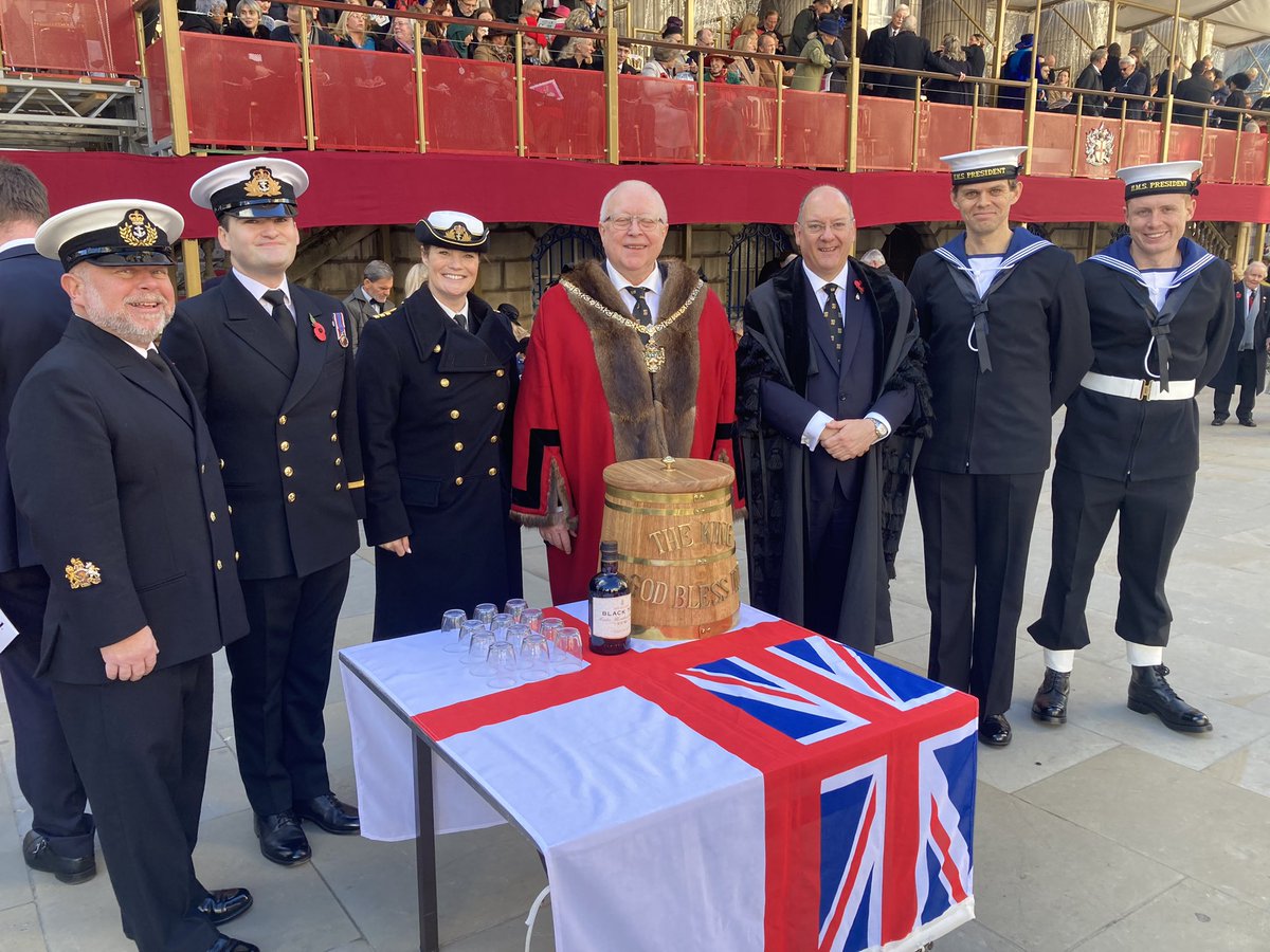 HMS PRESIDENT preparing, with the support of the WC of Coopers, to offer the new Lord Mayor of London a tot of rum! @citylordmayor @HMSPresidentRNR @lordmayorshow