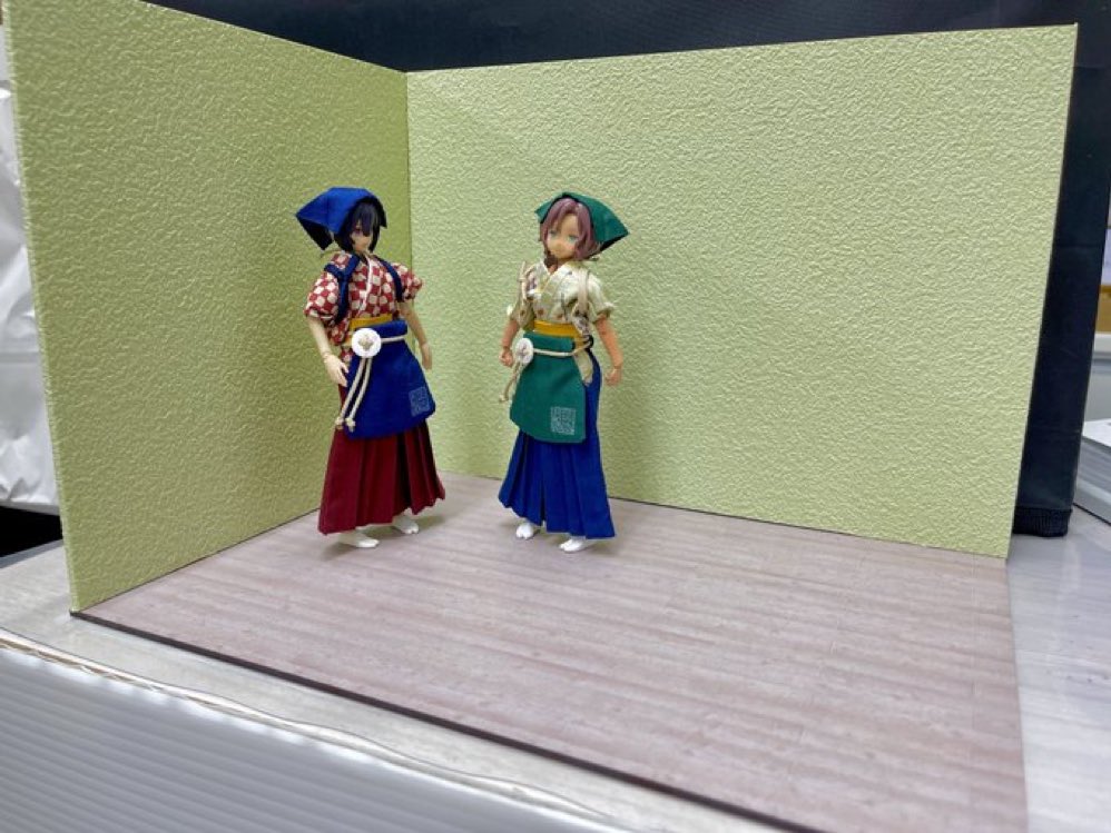 明日開催の #AKガーデン にて、
さんでいぼっと様のスペースにて、
ルームキットを販売させて頂くこととなりました

壁紙の色違い2種、それぞれ左右版ございます
展示見本も置かせて頂けるそうなので、
ご興味あればぜひ実物をご覧頂ければと思います

よろしくお願いします