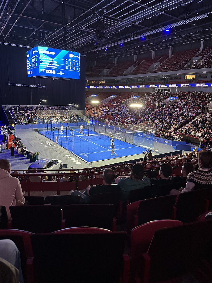 Mrarto1's tweet photo. Grym helg med fantastisk padel 🤩🤩🍾🍻 https://t.co/4vzDSif2aC