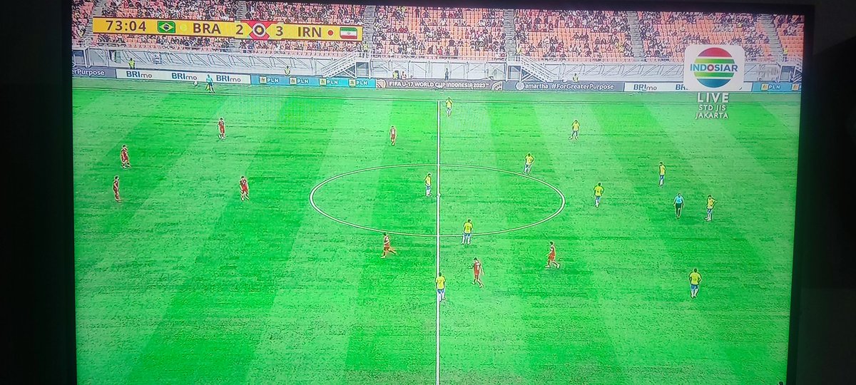 herialf's tweet image. [Nonton Pildun U-17] Mantap Iran..tapi mungkin Brazil kalah karena lapangan nya jelek ya... btw kok rumput JIS sekarang hancur ya..? Kayaknya salah pilih tukang rumput nih..