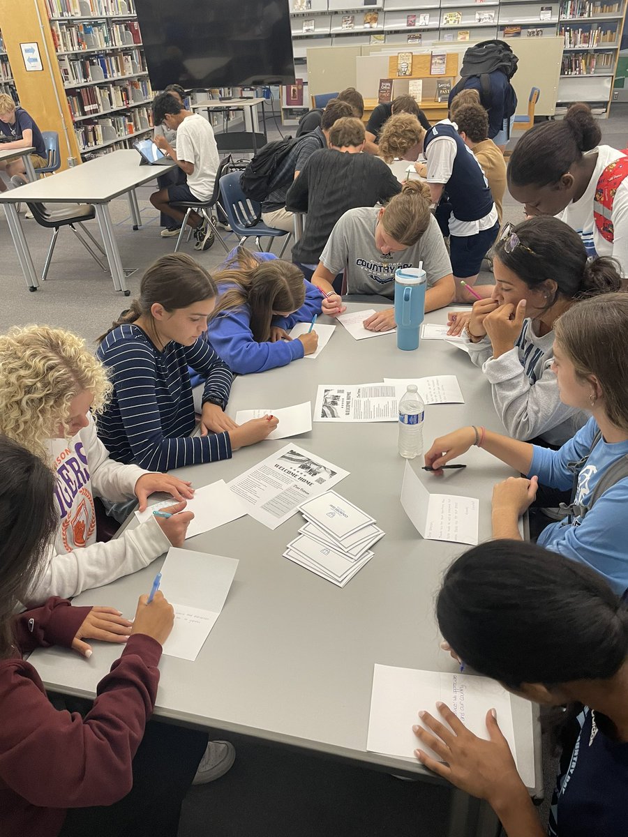 gunnlccd's tweet photo. Celebrating our veterans today on Veterans Day! Some @CountryDay students wrote notes of thanks and appreciation to those who have served to keep us safe. 🇺🇸 #wearecountryday https://t.co/gufUBYKKJz