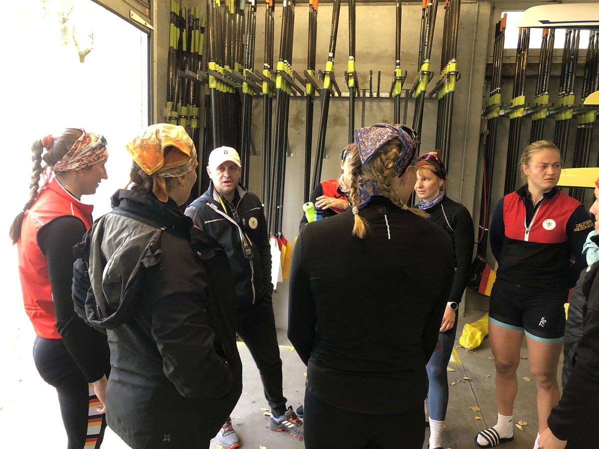 Das Frauen-Nationalteam mit Trainer Marcin Witkowski war heute bei unserem traditionellen Herbst-Langstreckentest auf dem Hohenzollernkanal mit dabei. Sie bereiten sich bei uns am Bundesstützpunkt auf Olympia in Paris vor. Viel Glück und Erfolg!!!!!🍀