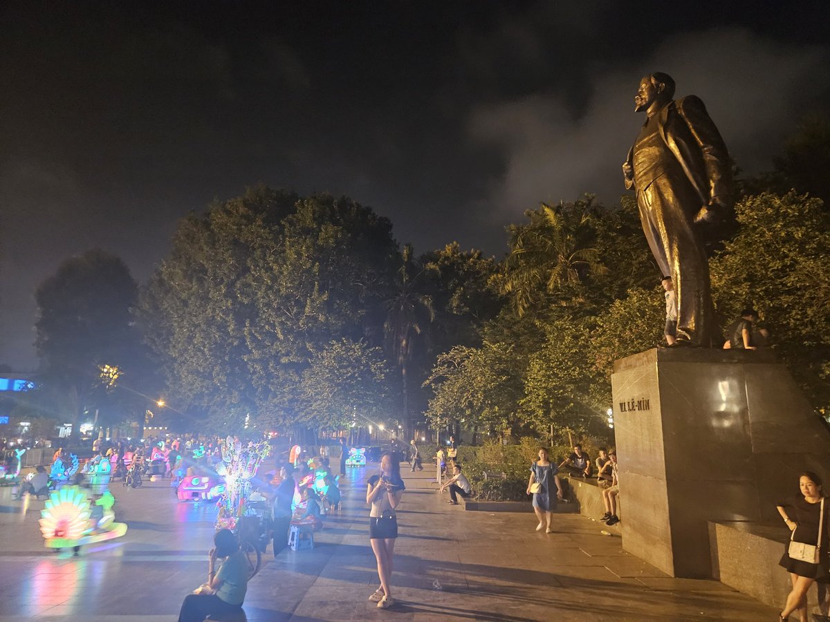 Saturday night at Lenin Park, Hanoi.