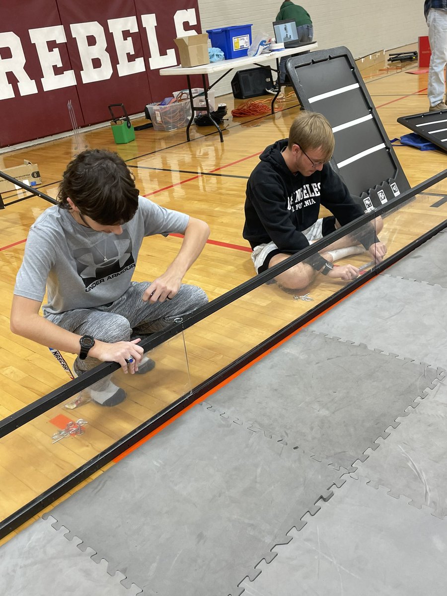 omegabotz's tweet image. Omegabotz setting up today’s competition field

#FTCrobotics #Centerstage #LHS #Omegabotz #4885