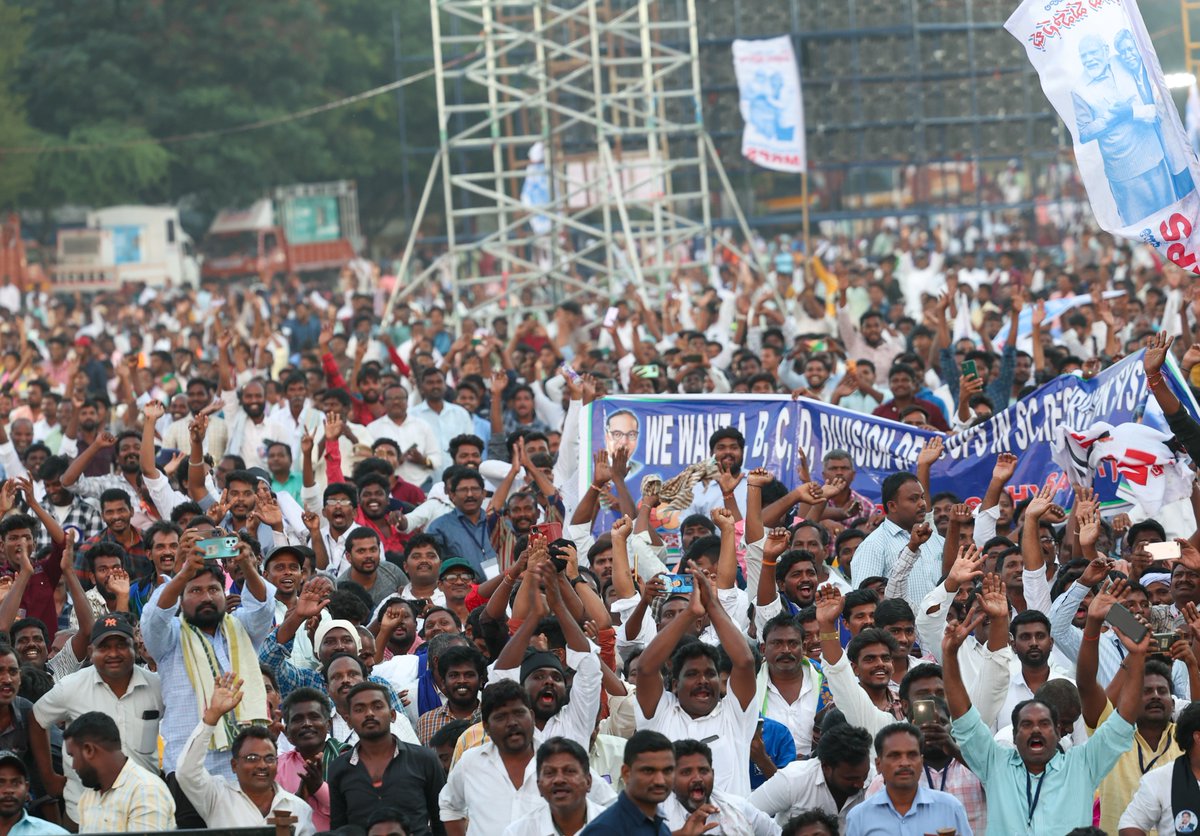 narendramodi's tweet photo. హైదరాబాద్ కి ధన్యవాదాలు.

నేటి బహిరంగ సభ చిరస్థాయిగా నా జ్ఞాపకంగా నిలిచిపోతుంది. నా దళిత సోదర సోదరీమణులు, నా మాదిగ సోదర సోదరీమణుల ప్రేమాభిమానాలు అపారమైనవి. 

నా సోదరుడు మంద కృష్ణ మాదిగ ప్రజల సాధికారత కోసం చేస్తున్న కృషికి నేను నమస్కరిస్తున్నాను.

సమావేశం నుండి కొన్ని దృశ్యాలు. https://t.co/zKeBQCD6cF